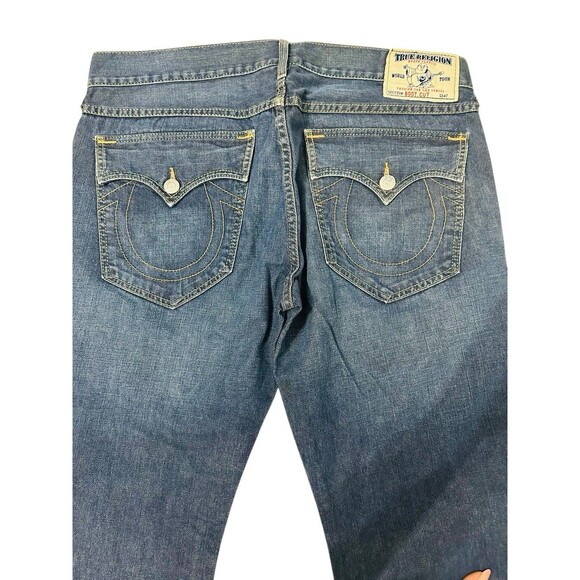 True Religion Men's Blue Jeans, Size 38 With Detailed Pockets In The Back - Picture 6 of 10